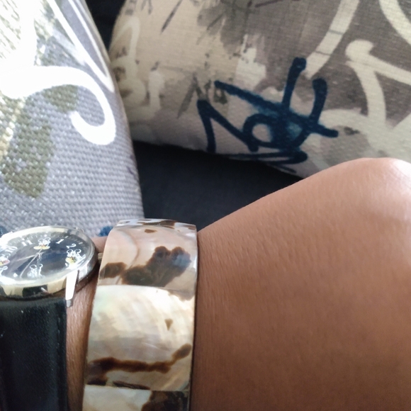 Shell bangle - Picture 3 of 3